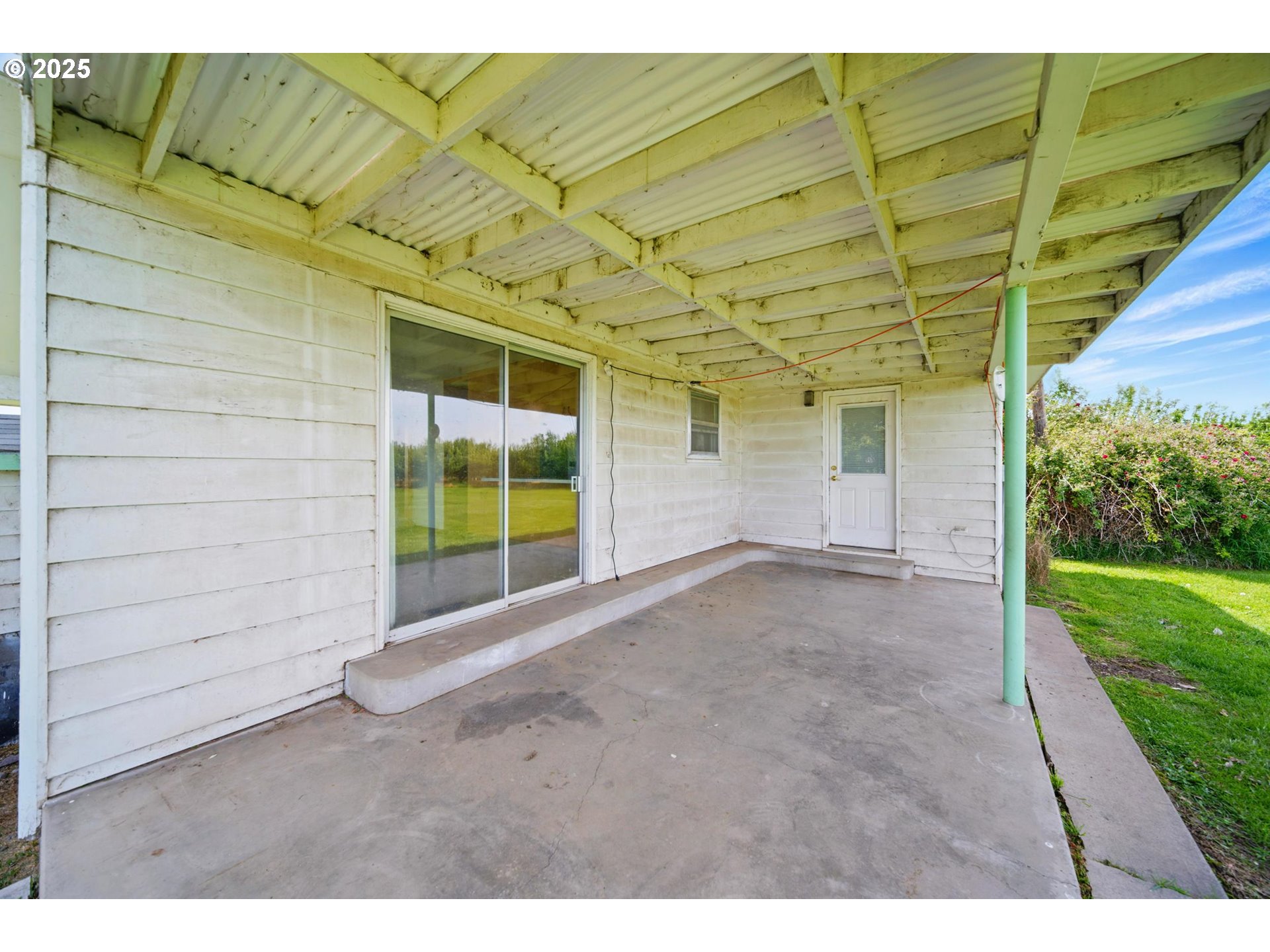 52357 Pleasant View Road Milton Freewater, OR 97862 - Photo 29 of 40 a view of a backyard