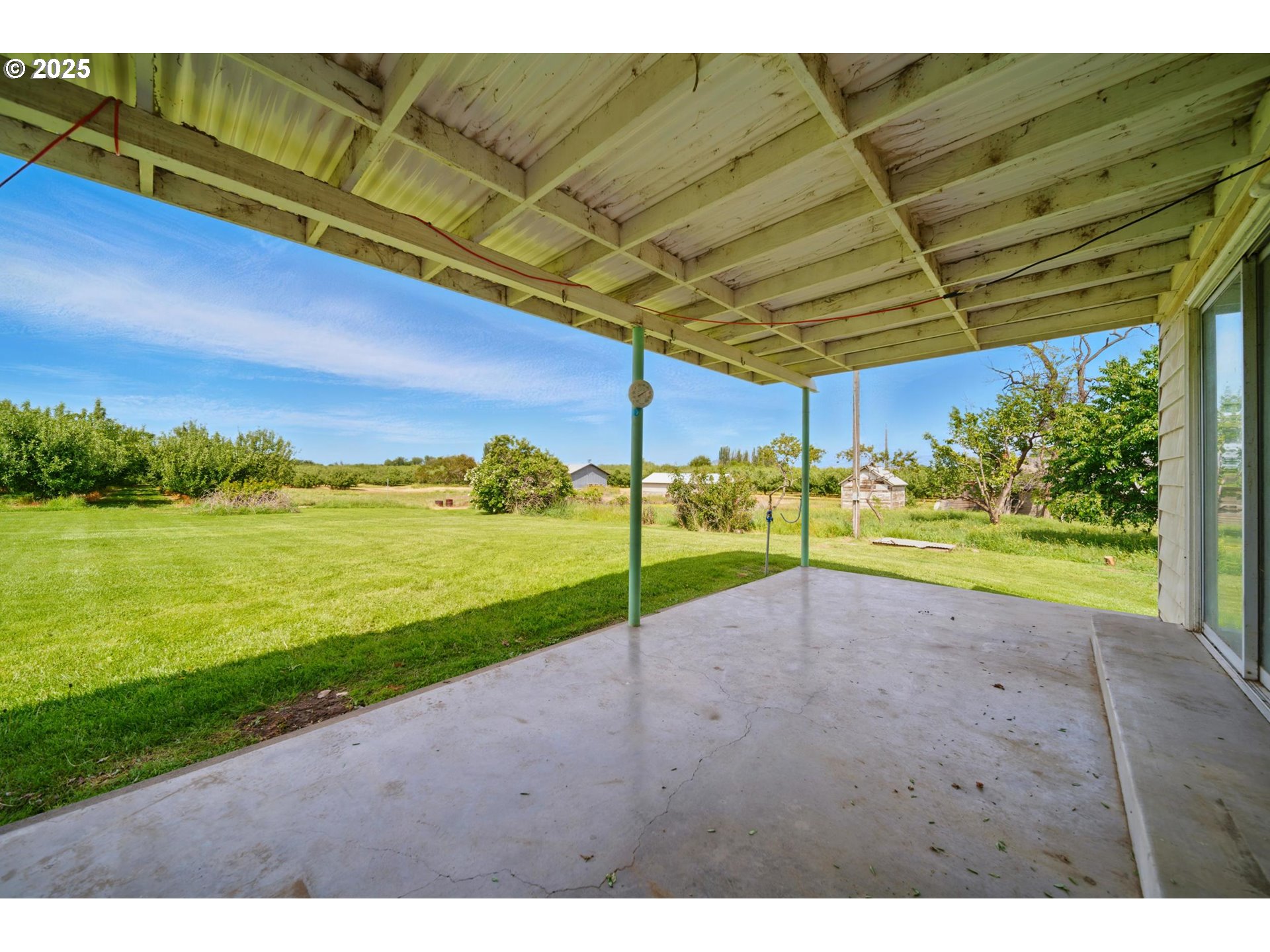 52357 Pleasant View Road Milton Freewater, OR 97862 - Photo 30 of 40 a view of a backyard