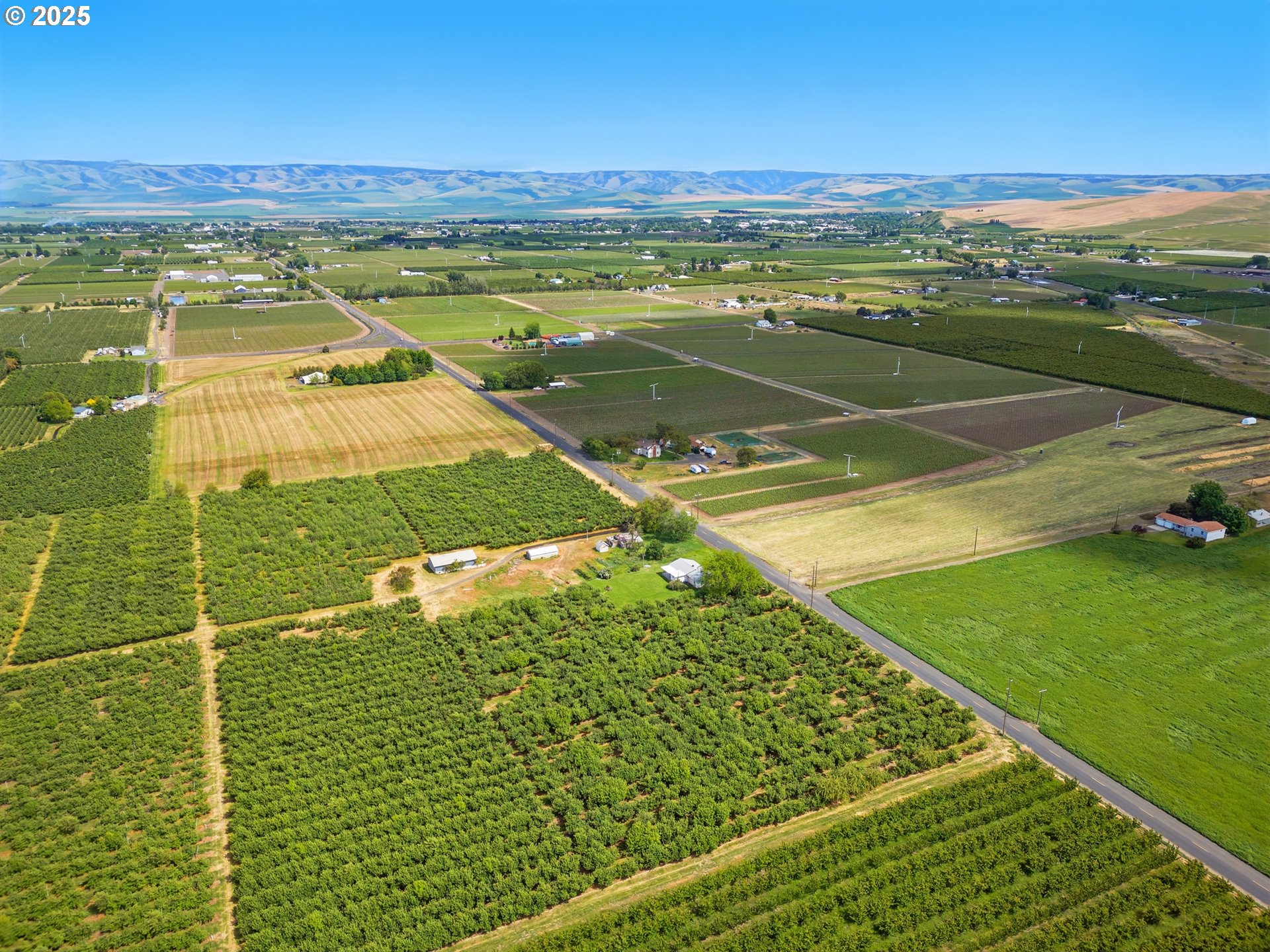 52357 Pleasant View Road Milton Freewater, OR 97862 - Photo 40 of 40 a view of a tennis court