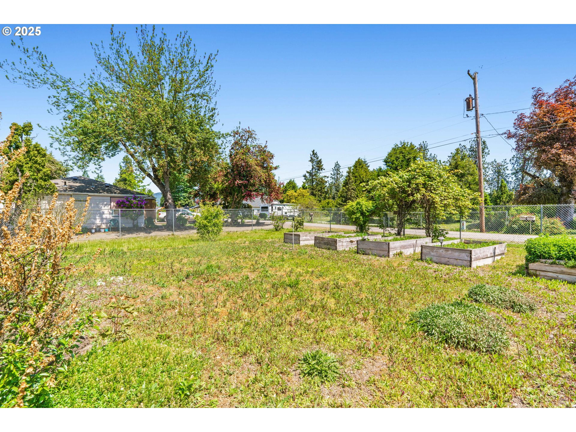 2386 Clear Vue Lane Springfield, OR 97477 - Photo 28 of 35 Gallery Image 28
