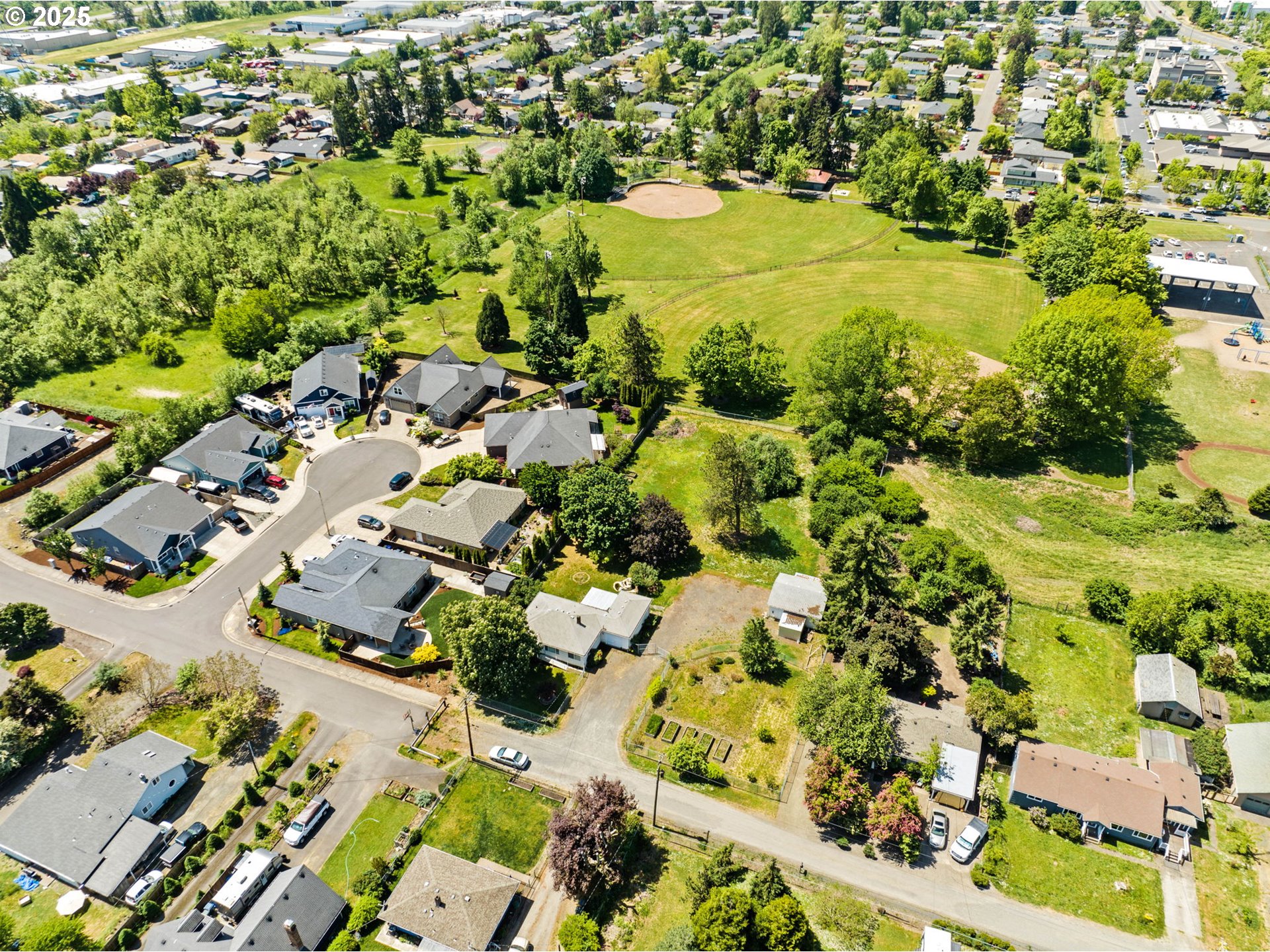2386 Clear Vue Lane Springfield, OR 97477 - Photo 30 of 35 Gallery Image 30