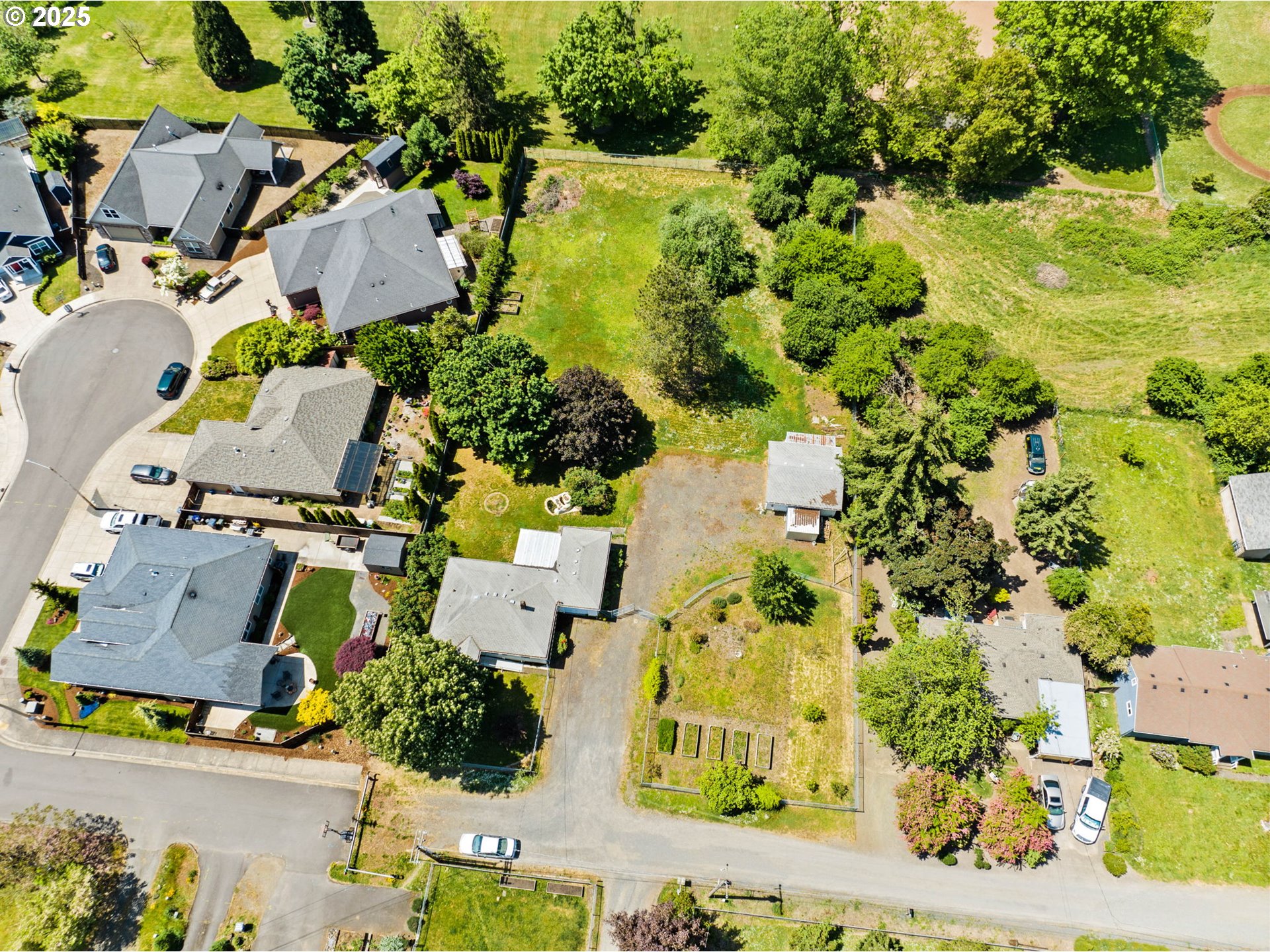 2386 Clear Vue Lane Springfield, OR 97477 - Photo 31 of 35 Gallery Image 31