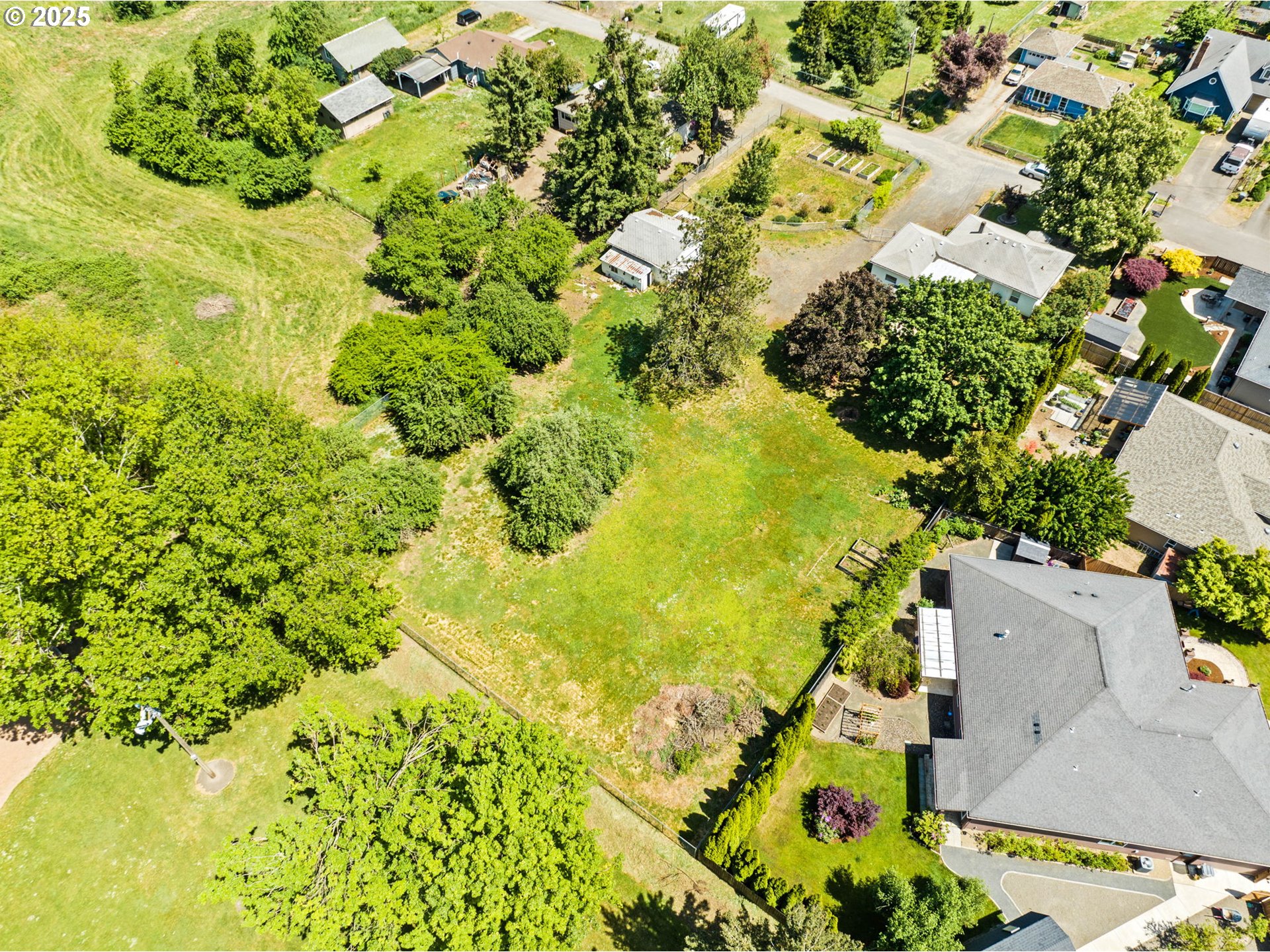 2386 Clear Vue Lane Springfield, OR 97477 - Photo 33 of 35 Gallery Image 33