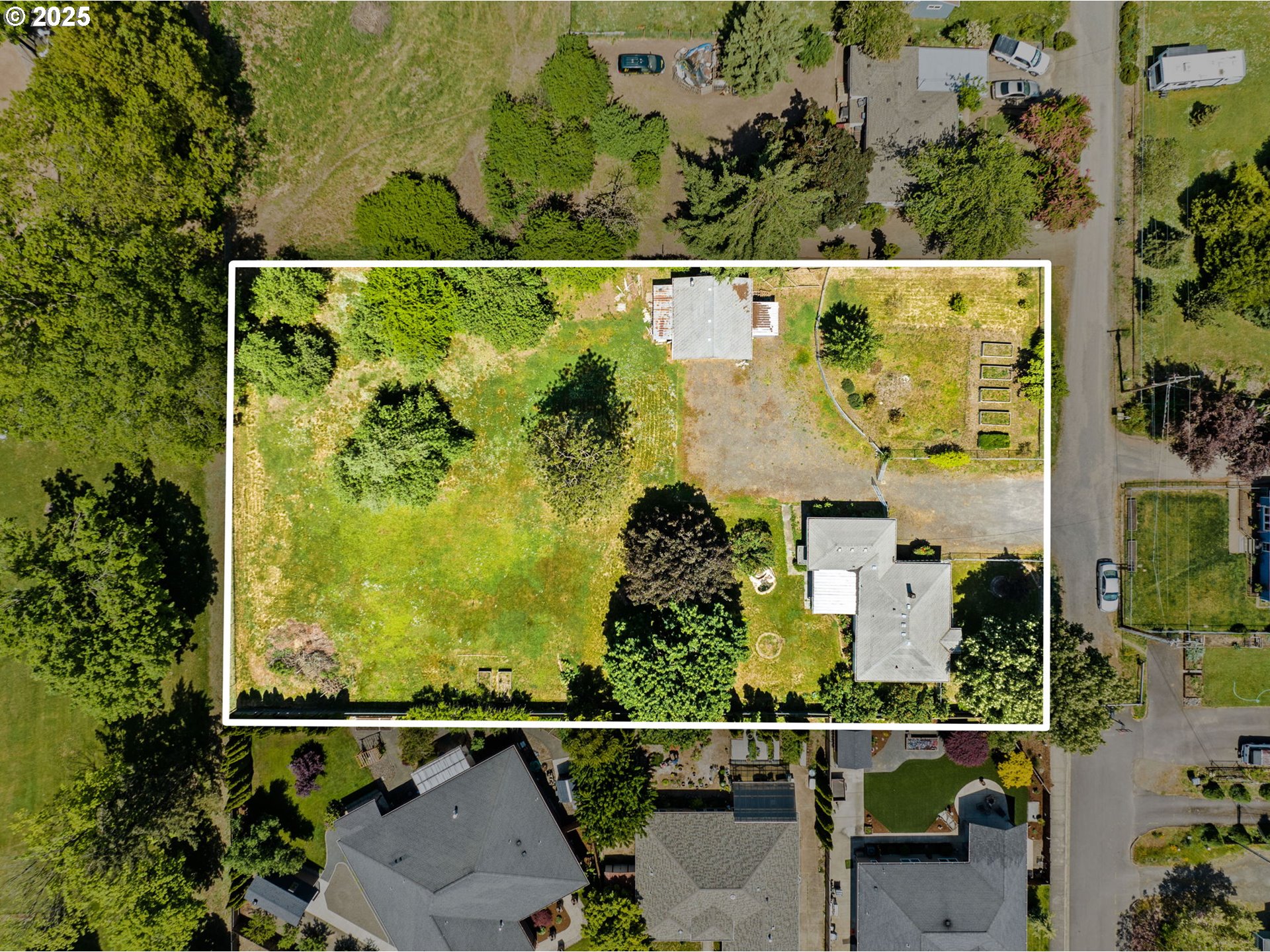 2386 Clear Vue Lane Springfield, OR 97477 - Photo 34 of 35 Gallery Image 34