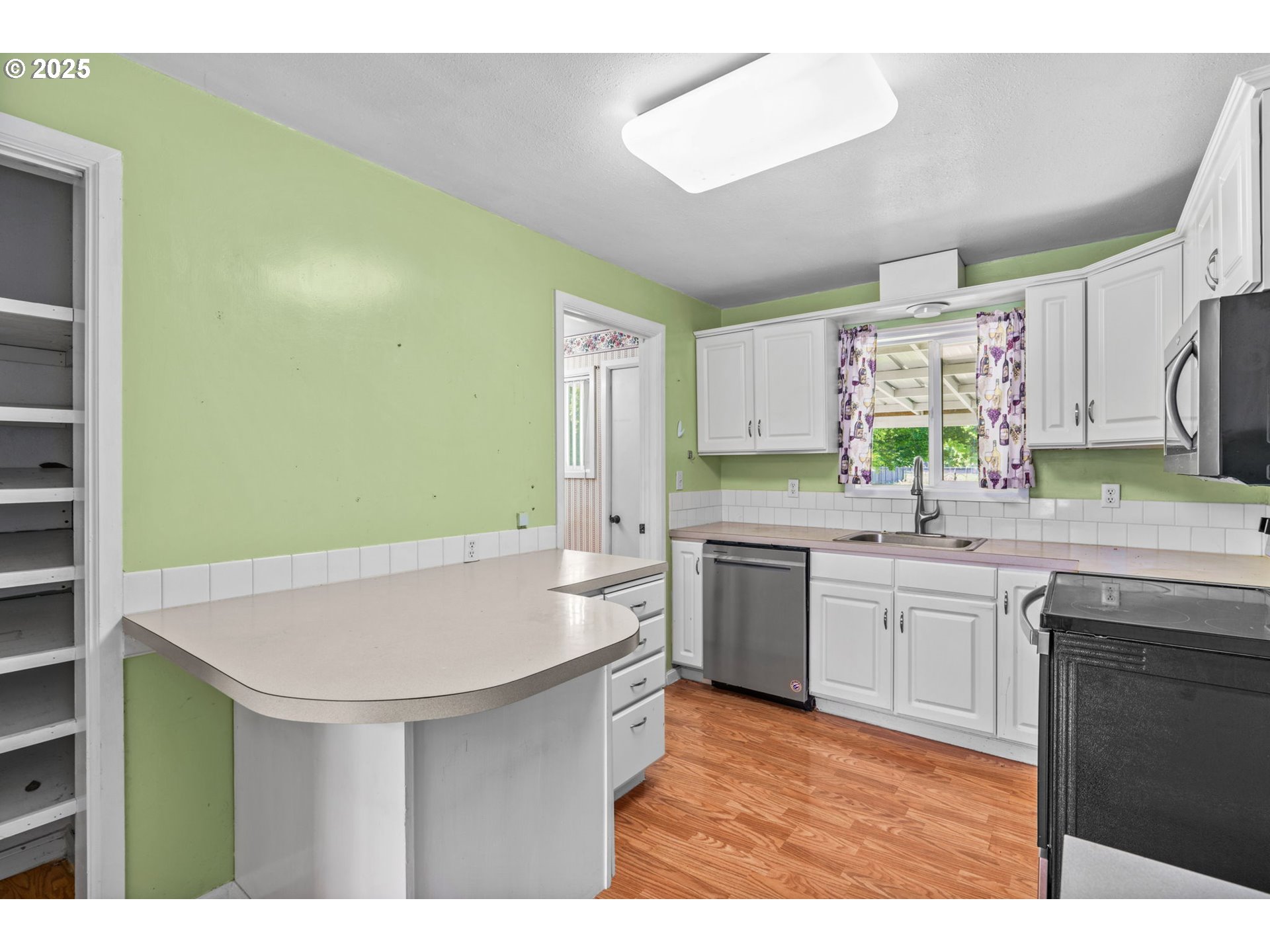 2386 Clear Vue Lane Springfield, OR 97477 - Photo 10 of 35 Gallery Image 10