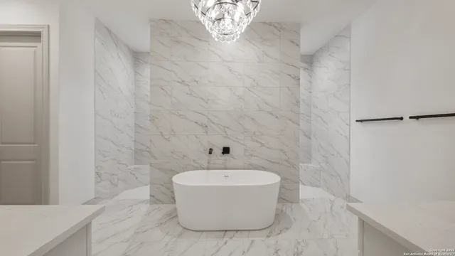 $894,000 | 108 Tranquility, Spicewood, TX 78669