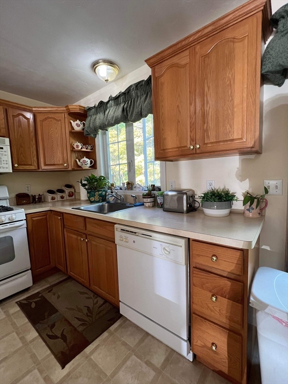 40 Ridge Drive, Unit 40 Middleboro, MA 02346 - Photo 6 of 22 Gallery Image 6