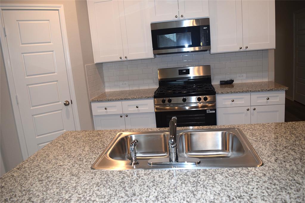 724 Rubicon Road Justin, TX 76247 - Photo 14 of 29 Gallery Image 14