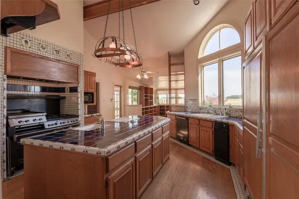 $2,725,000 | 12350-65 Highway 16, Fredericksburg, TX 78624
