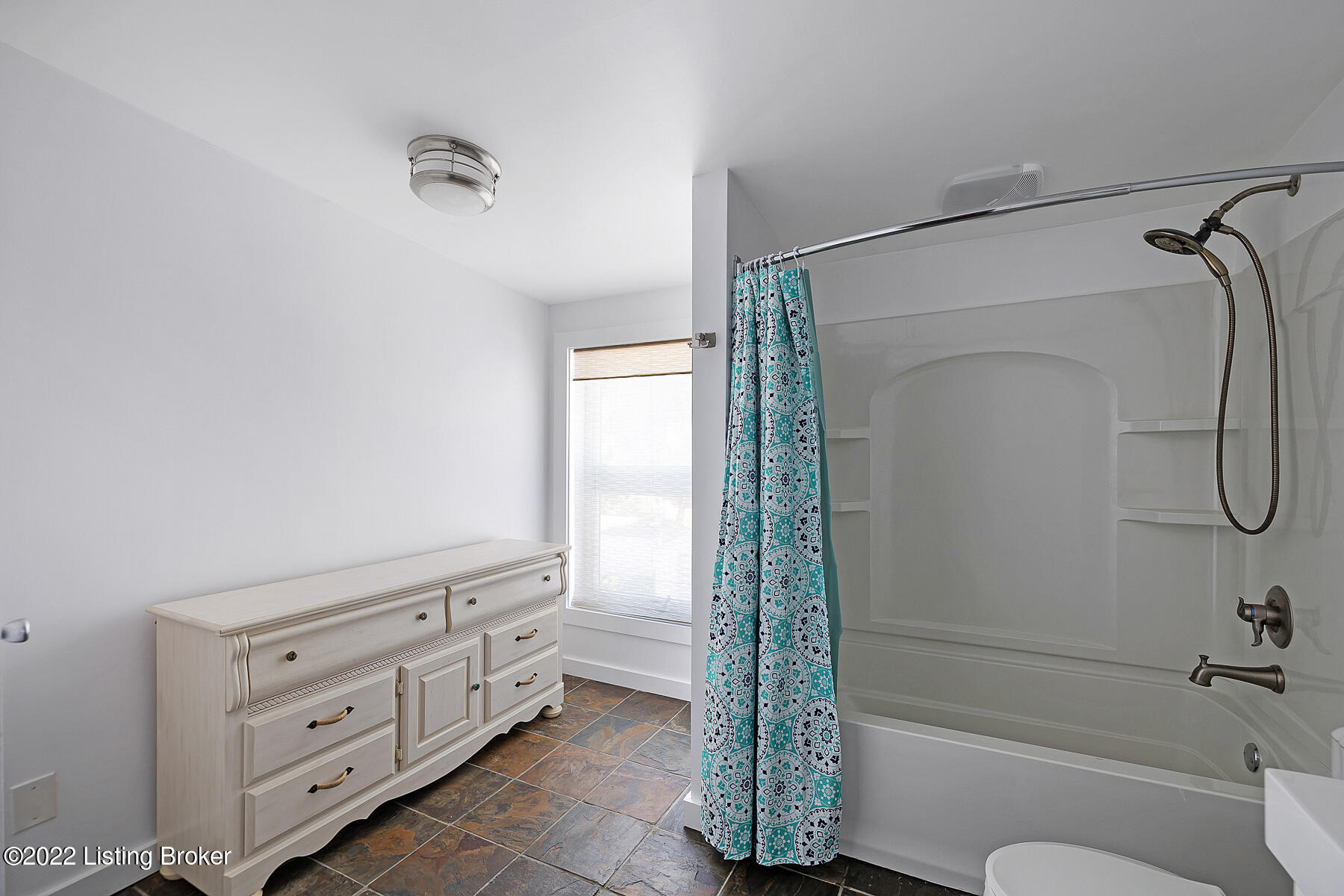 4012 Leland Road Louisville, KY 40207 - Photo 25 of 33 Full Bathroom Third Level