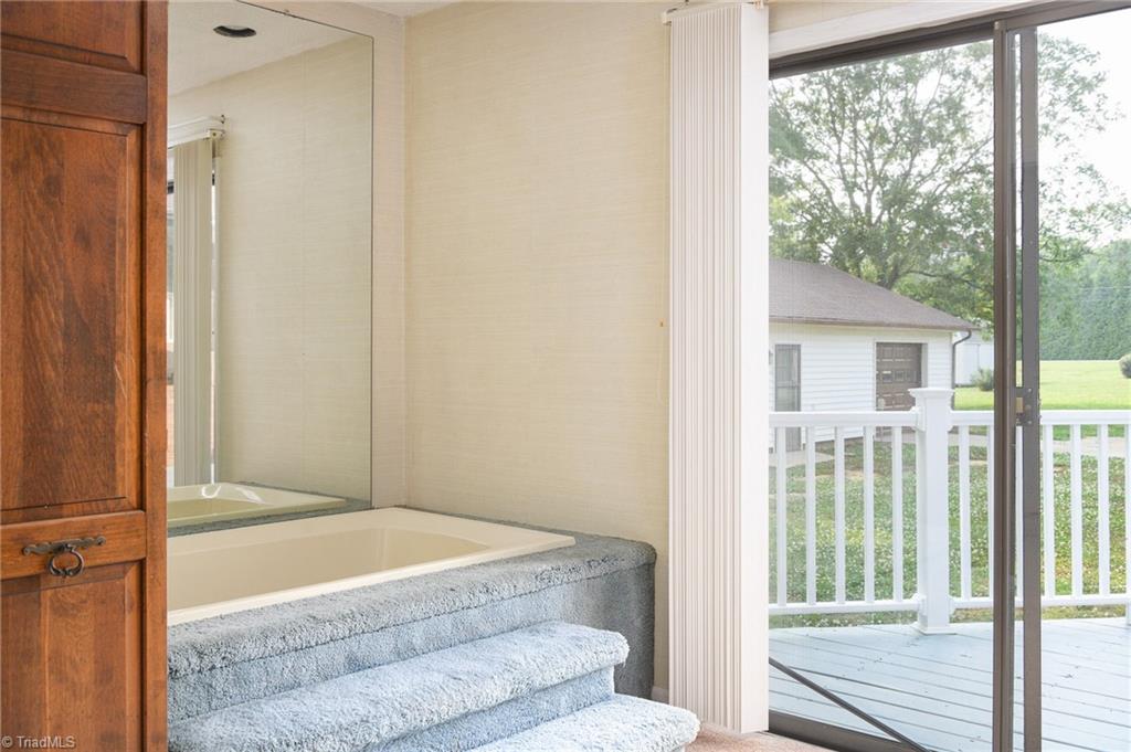 2519 Michael Road Lexington, NC 27295 - Photo 23 of 39 Primary Jacuzzi