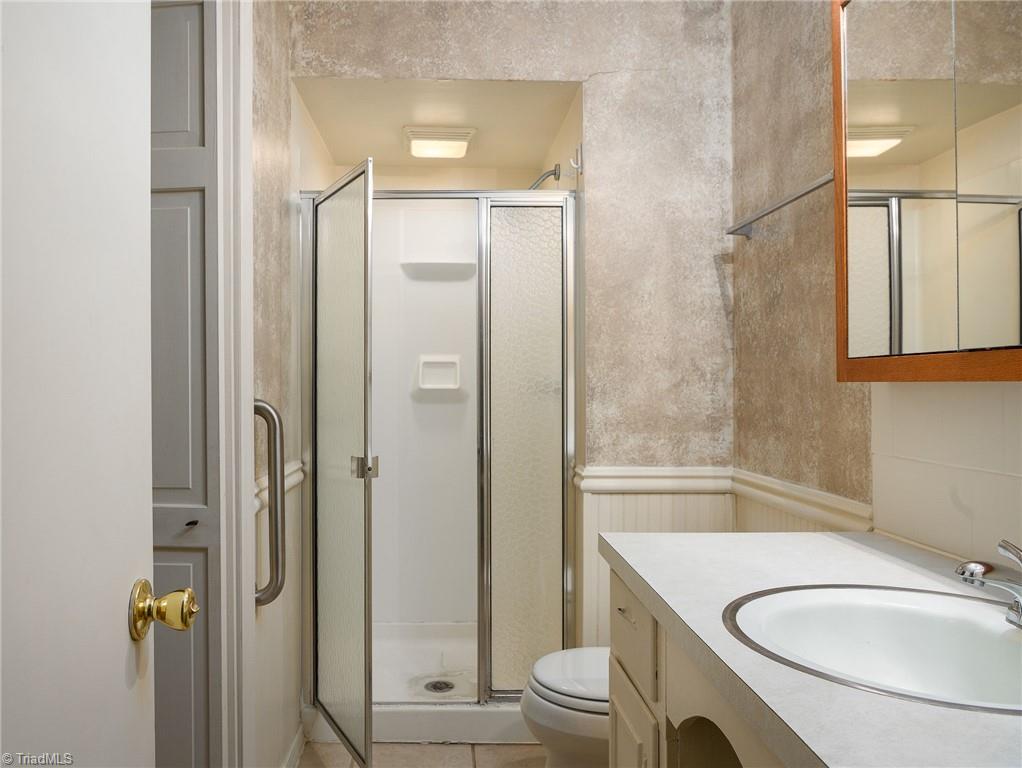 2519 Michael Road Lexington, NC 27295 - Photo 25 of 39 Primary Bath