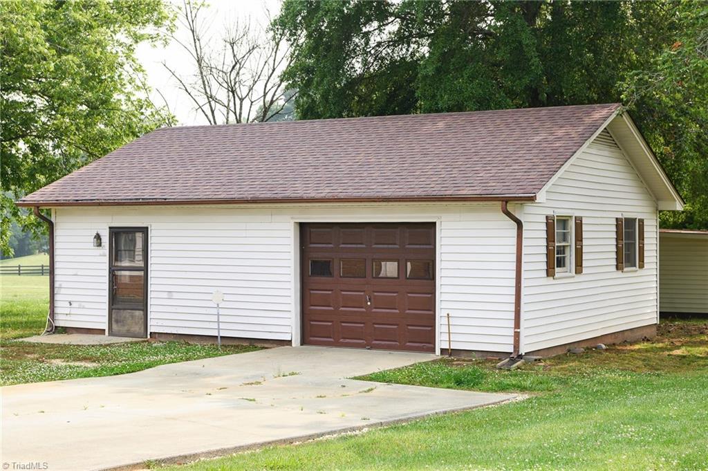 2519 Michael Road Lexington, NC 27295 - Photo 6 of 39 1 Car garage with 1/2 bath, heat and a workshop area.