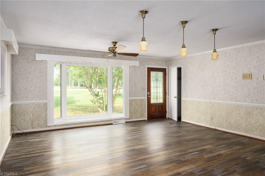 2519 Michael Road Lexington, NC 27295 - Photo 10 of 39 Living room