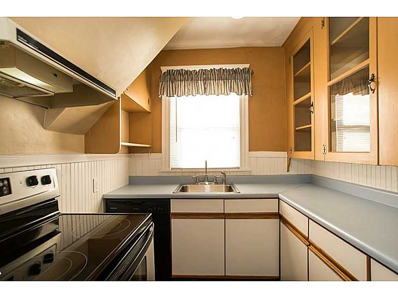 151 Warwick Road Pawtucket, RI 02861 - Photo 5 of 13 Kitchen.