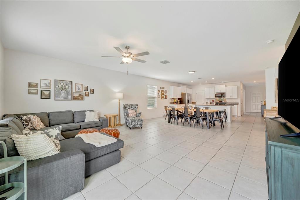 11112 Linden Depot Road San Antonio, FL 33576 - Photo 27 of 82 a living room with furniture and a flat screen tv