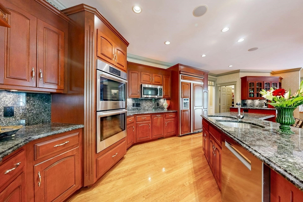34 High Ridge Circle Franklin, MA 02038 - Photo 4 of 42 Gallery Image 4
