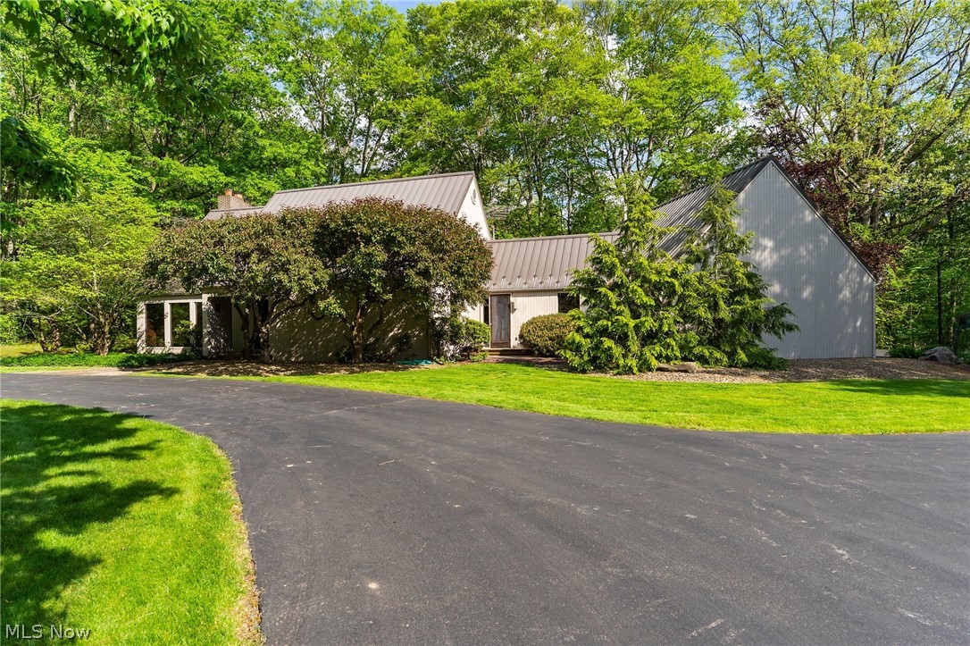 2941 Howland Wilson Road Northeast Warren, OH 44484 - Photo 3 of 50