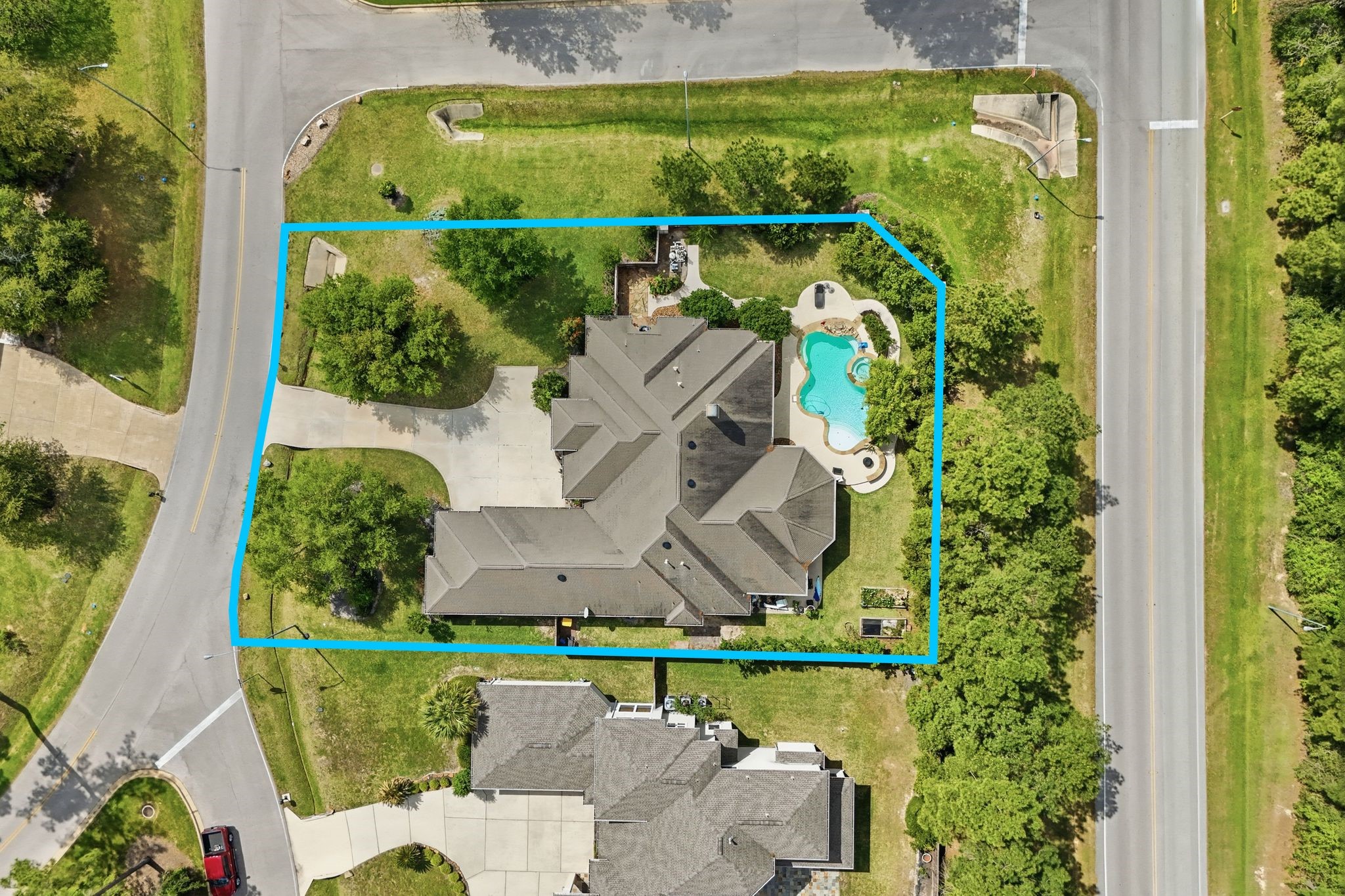 8111 Hideaway Lake Circle Spring, TX 77389 - Photo 8 of 48 an aerial view of a house with a garden