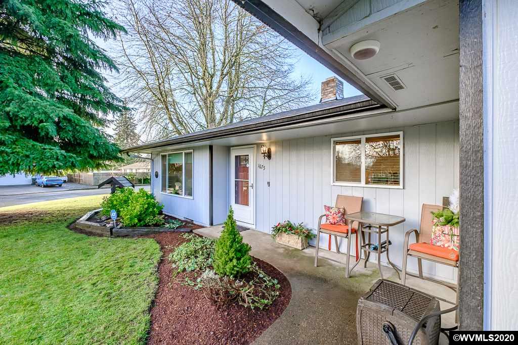 1675 Northeast Mayview Drive Albany, OR 97321 - Photo 15 of 41