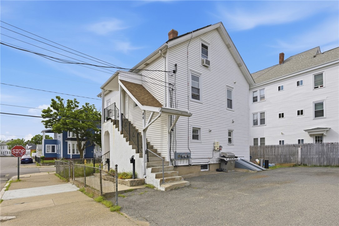46 Lilac Street Pawtucket, RI 02860 - Photo 2 of 27