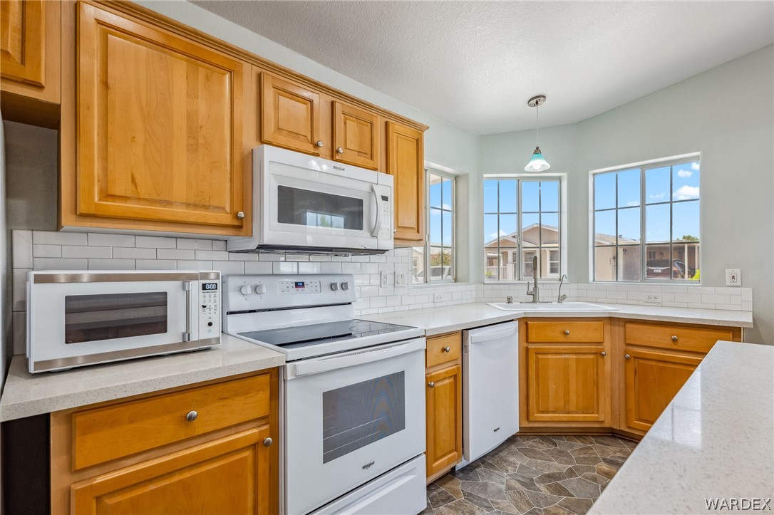 2350 Adobe Road, Unit 267 Bullhead City, AZ 86442 - Photo 11 of 54 Kitchen