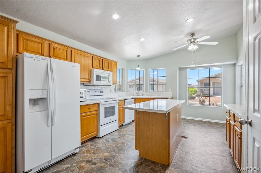2350 Adobe Road, Unit 267 Bullhead City, AZ 86442 - Photo 10 of 54 Kitchen