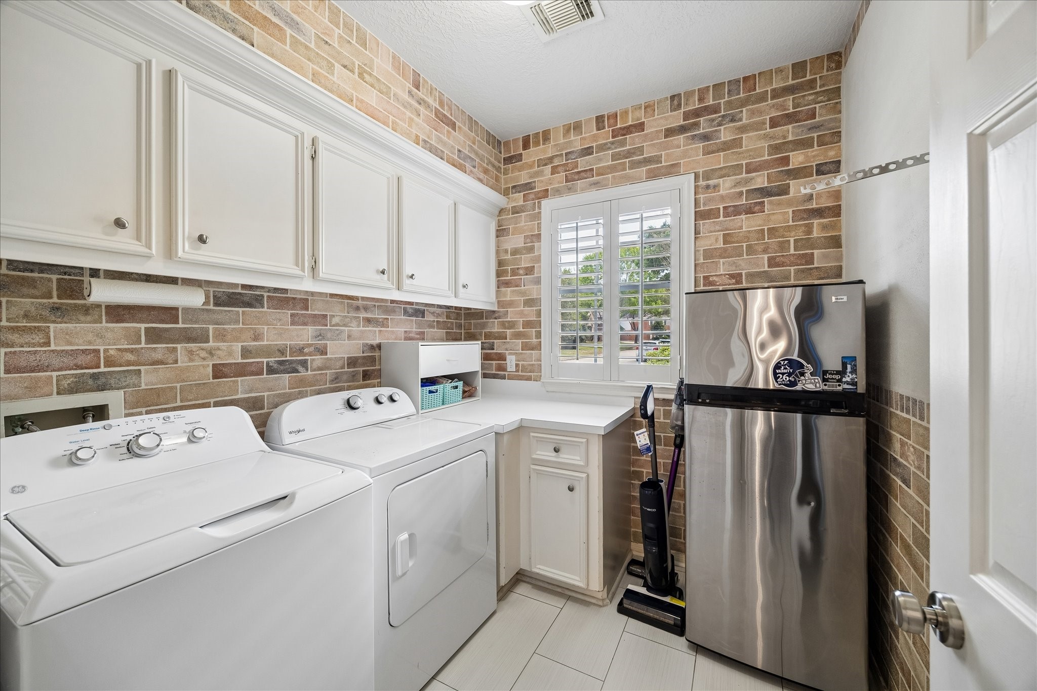 2810 Timber Country Way Kingwood, TX 77345 - Photo 27 of 30 a view of a kitchen with sink dryer and washer