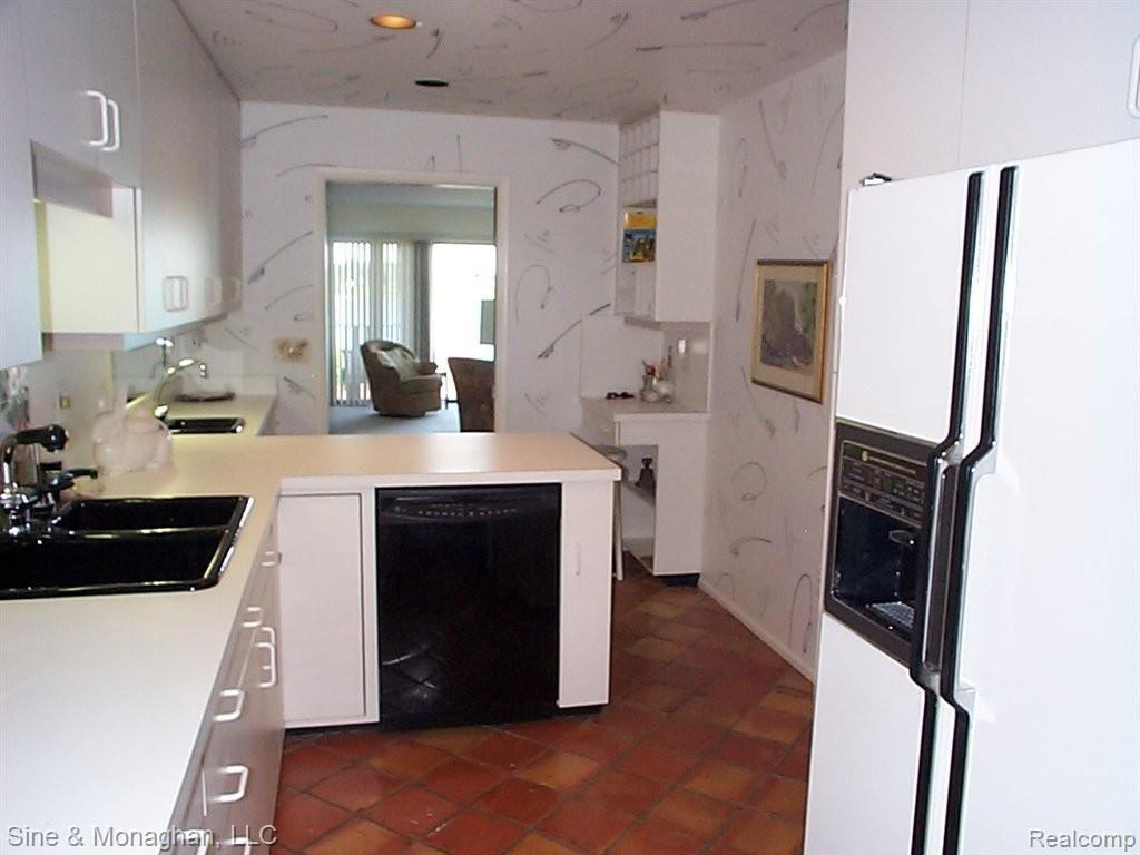 1715 River 48 Road, Unit 48 St. Clair, MI 48079 - Photo 16 of 25 16 KITCHEN 1715 River Rd #48.JP