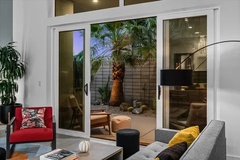 $999,000 | 702 Fountain Drive, Palm Springs, CA 92262