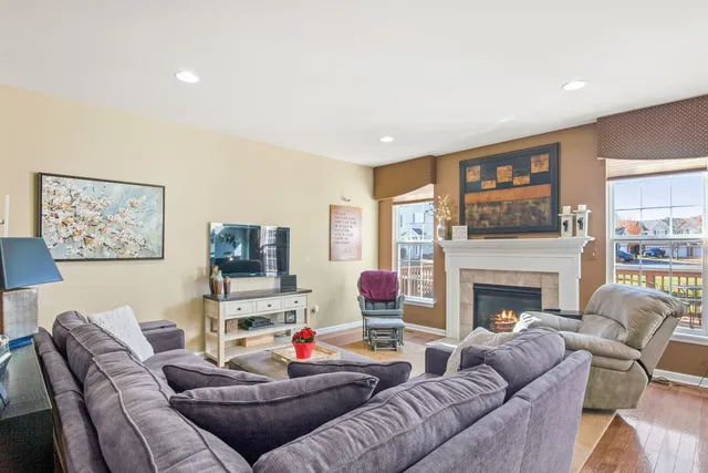 $419,900 | 1146 Falcon Ridge Drive, Elgin, IL 60124