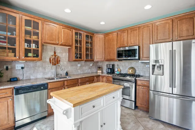 $419,900 | 1146 Falcon Ridge Drive, Elgin, IL 60124