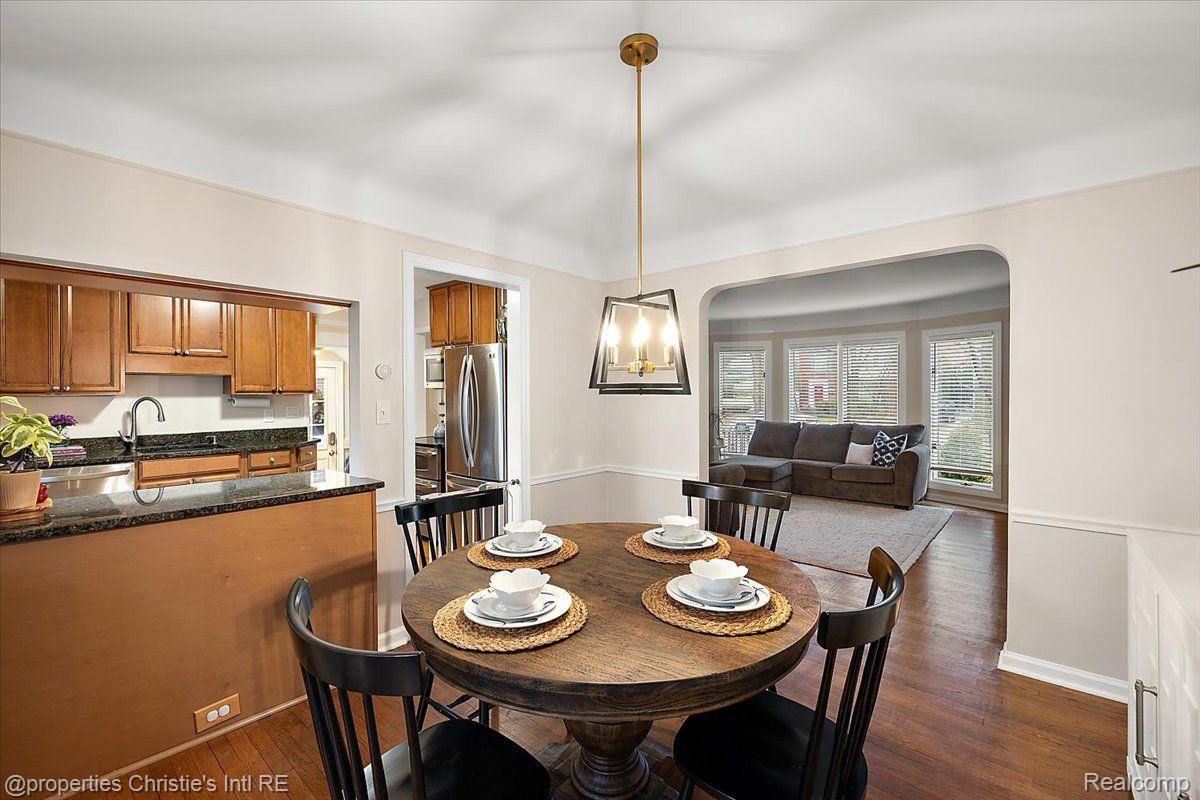 1678 Bournemouth Road Grosse Pointe, MI 48236 - Photo 10 of 29 Gallery Image 10