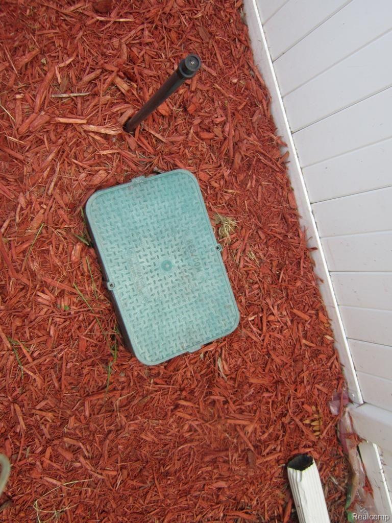 29253 Merrick Warren, MI 48092 - Photo 24 of 29 Sprinkler System 007.jpg
