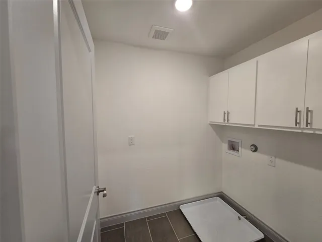 $2,100 | 2105 Tiger Trail, Unit 701, Round Rock, TX 78664