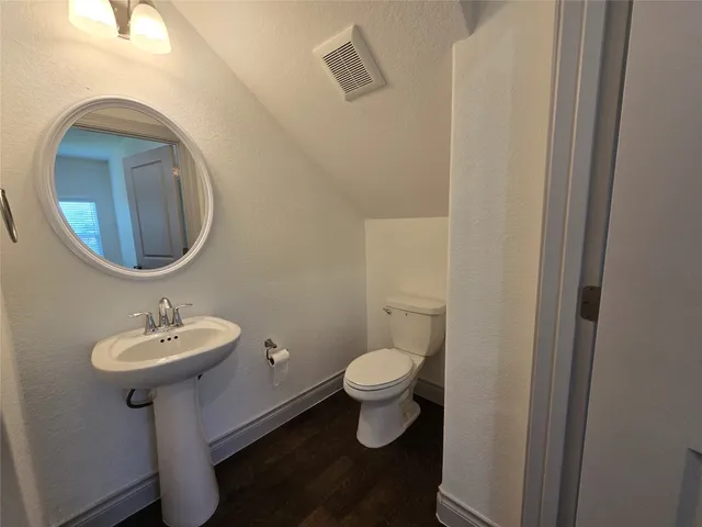 $2,100 | 2105 Tiger Trail, Unit 701, Round Rock, TX 78664