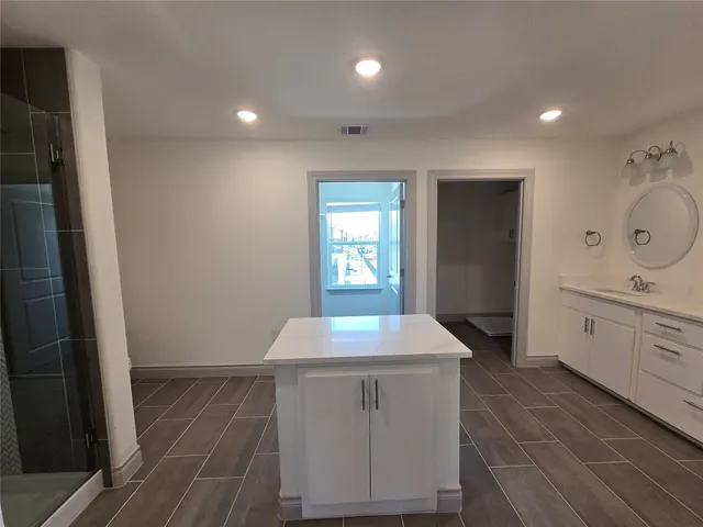 $2,100 | 2105 Tiger Trail, Unit 701, Round Rock, TX 78664