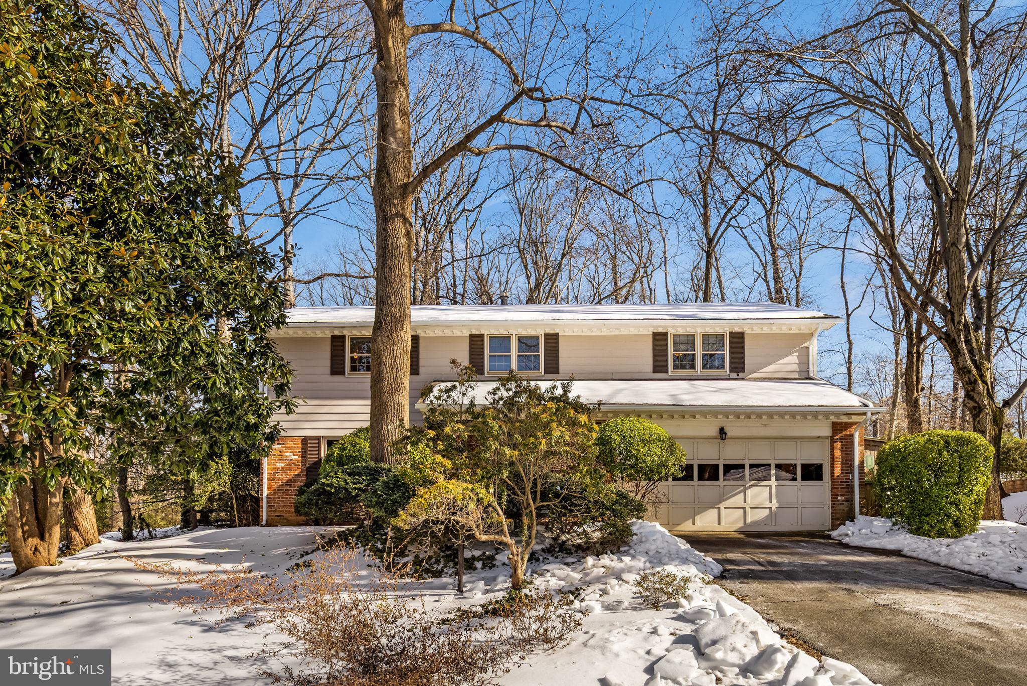 ALEXANDRIA - Updated & expanded 4BR + Den, 3.5BA