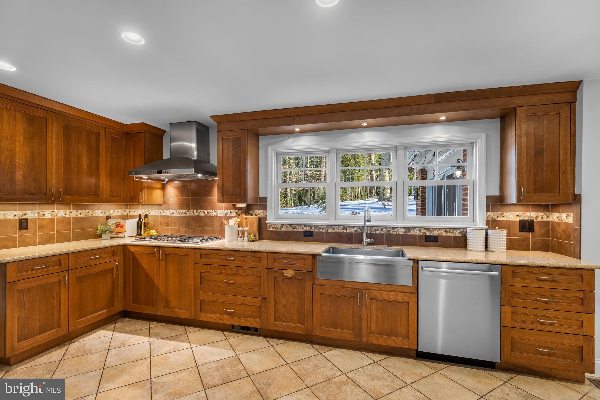 7105 Devonshire Road Alexandria, VA 22307 - Photo 4 of 54 Expansive eat-in kitchen, stainless & granite