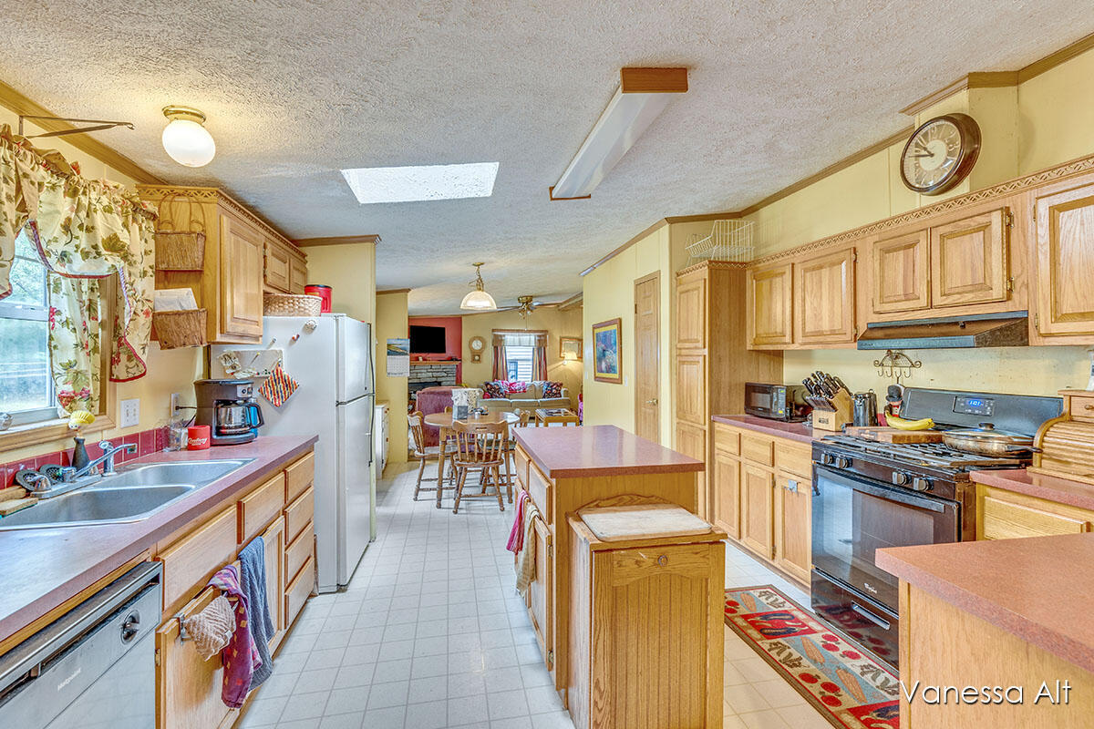 920 South Mathisen Road Manistee, MI 49660 - Photo 11 of 36 IMG_1010
