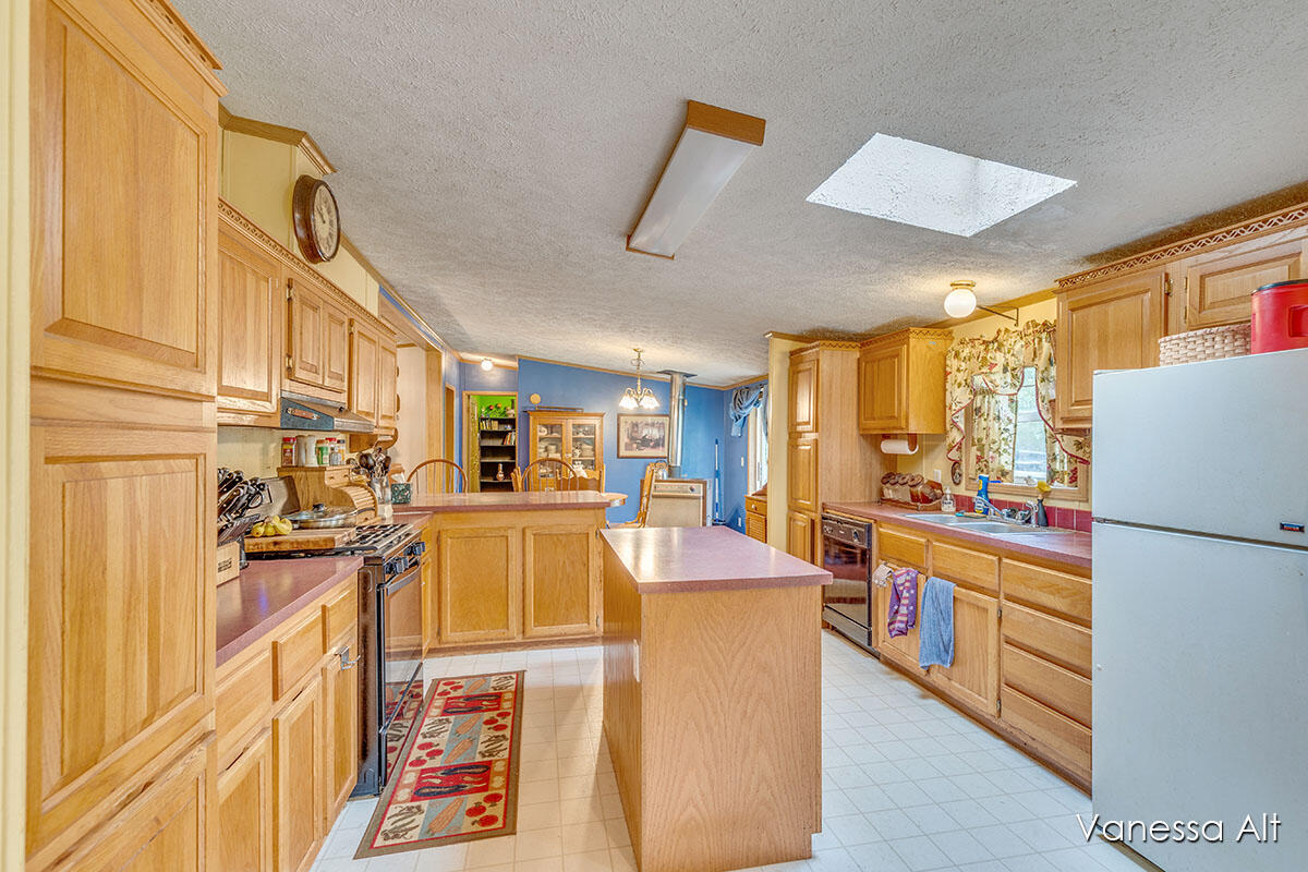 920 South Mathisen Road Manistee, MI 49660 - Photo 10 of 36 IMG_1009