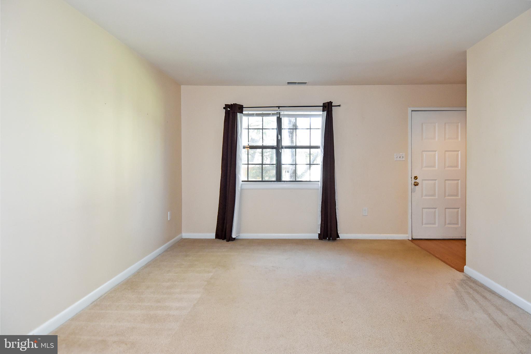 2006 Headlands Circle Reston, VA 20191 - Photo 2 of 32 Gallery Image 2