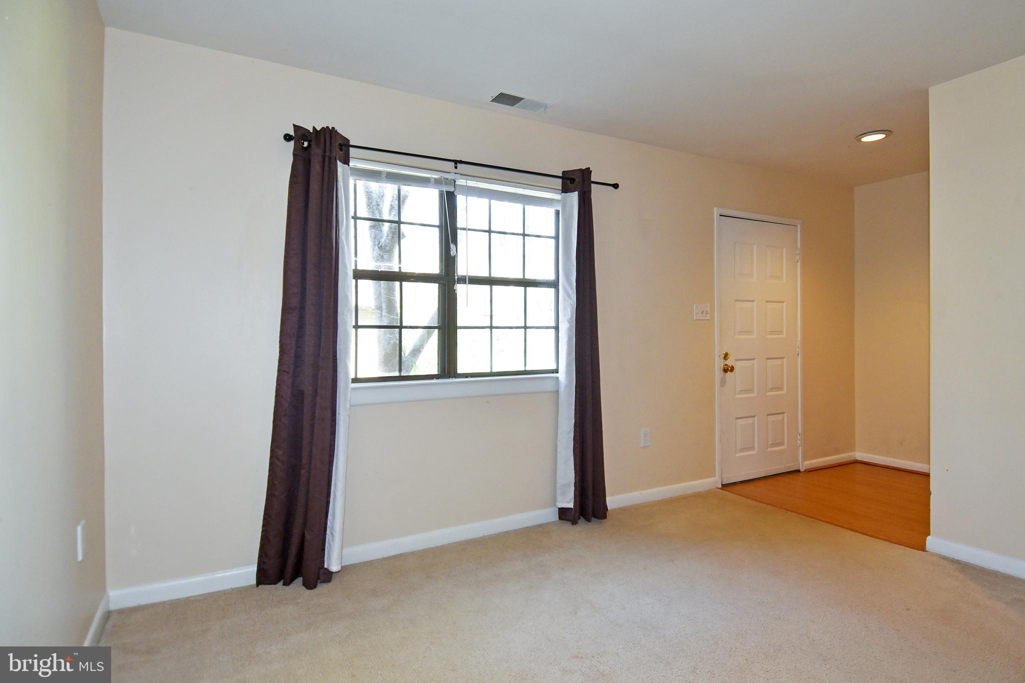 2006 Headlands Circle Reston, VA 20191 - Photo 3 of 32 Gallery Image 3