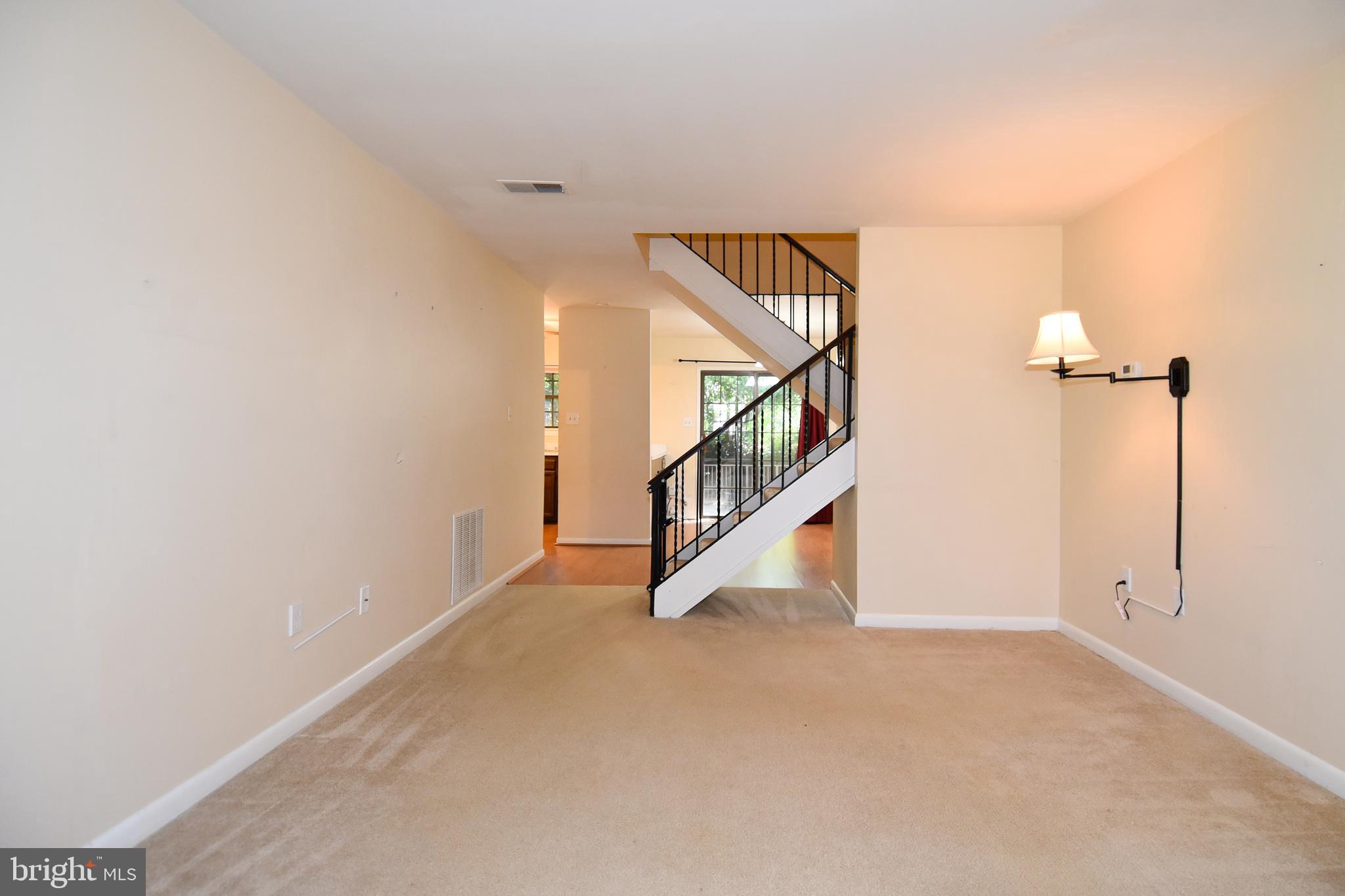 2006 Headlands Circle Reston, VA 20191 - Photo 4 of 32 Gallery Image 4