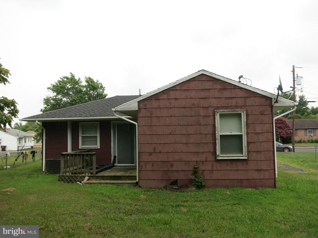 906 Price Road Salisbury, MD 21801 - Photo 2 of 14 Exterior (Rear)