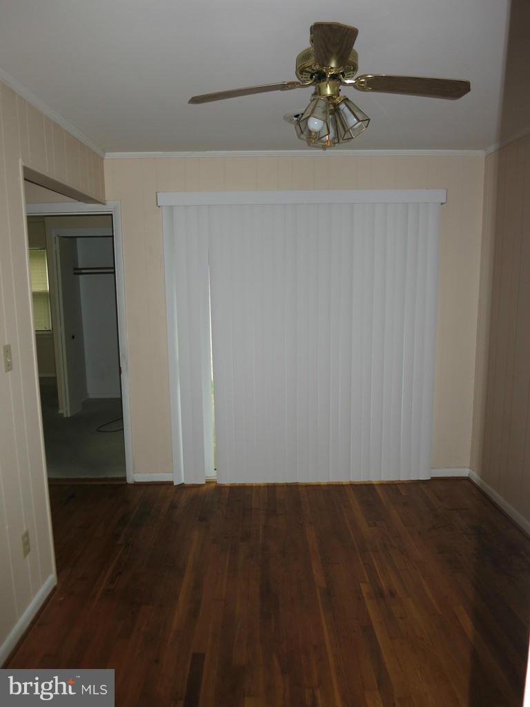 906 Price Road Salisbury, MD 21801 - Photo 8 of 14 Living Room