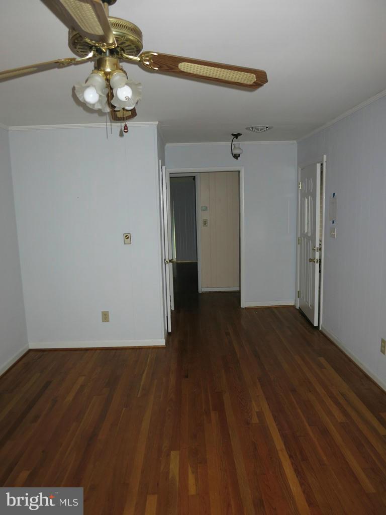 906 Price Road Salisbury, MD 21801 - Photo 9 of 14 Living Room