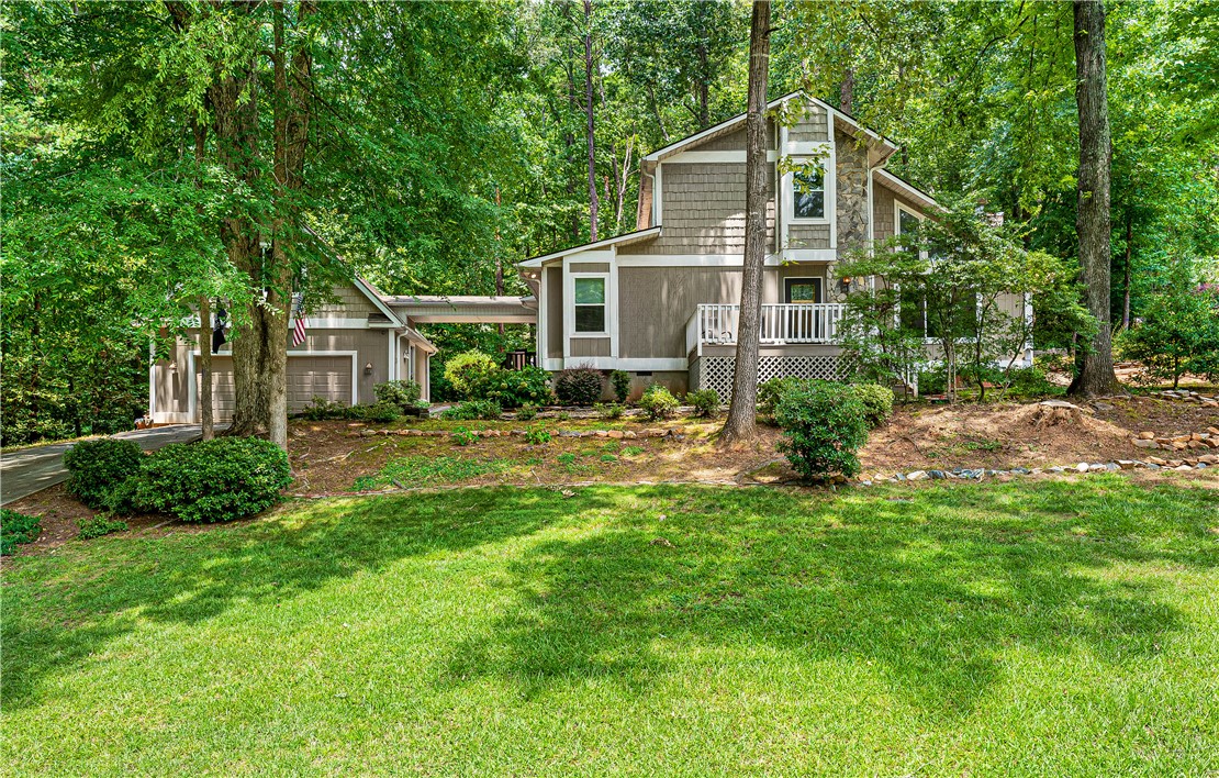 139 Tulip Lane Westminster, SC 29693 - Photo 19 of 37 A secluded retreat nestled in lush woodland offers privacy and natural serenity.