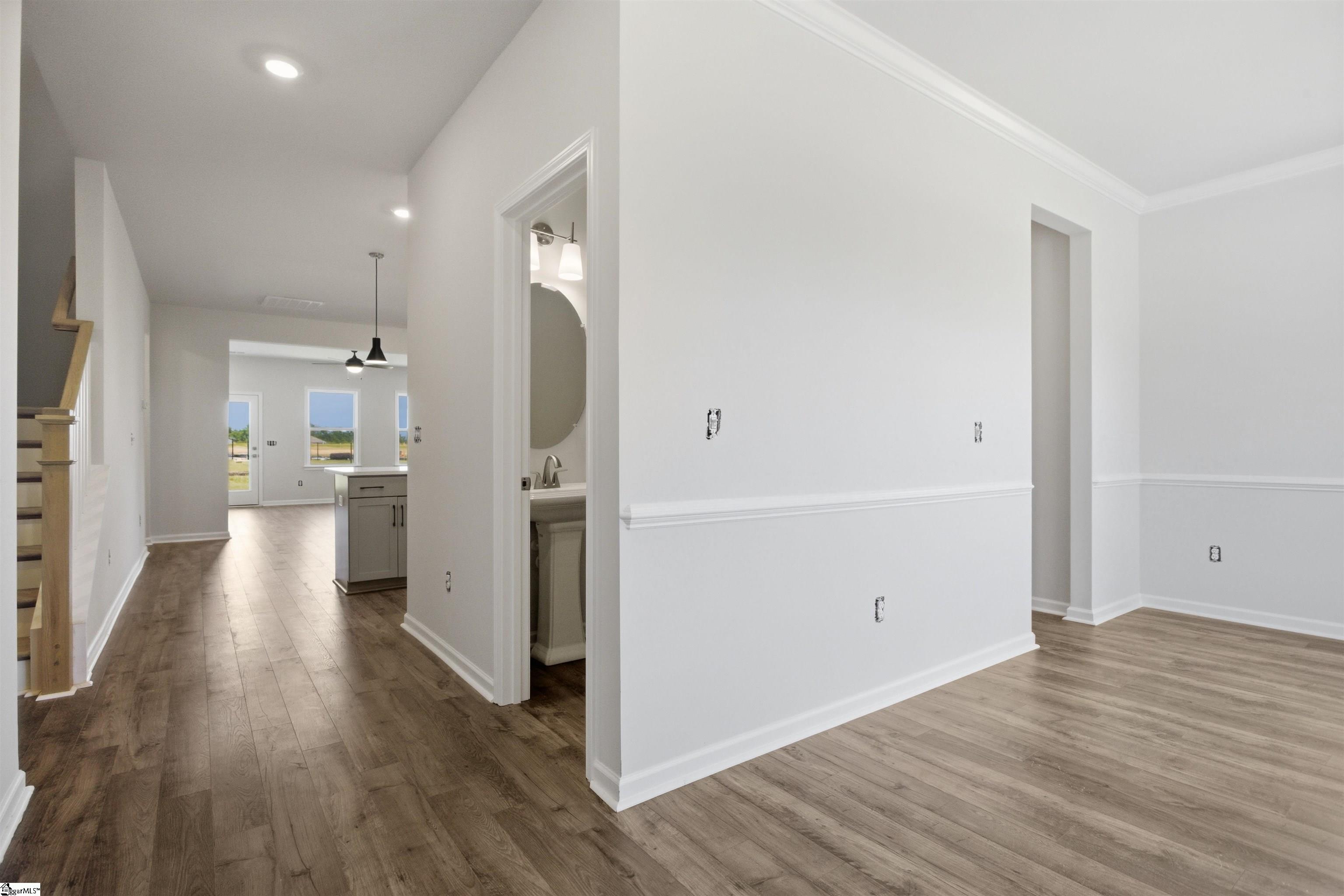 552 Hydrangea Street Seneca, SC 29678 - Photo 4 of 31