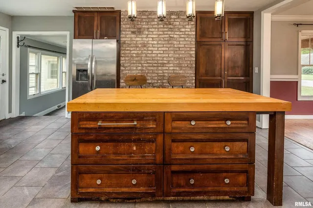 $269,900 | 3000 West Kent Drive, Carbondale, IL 62901